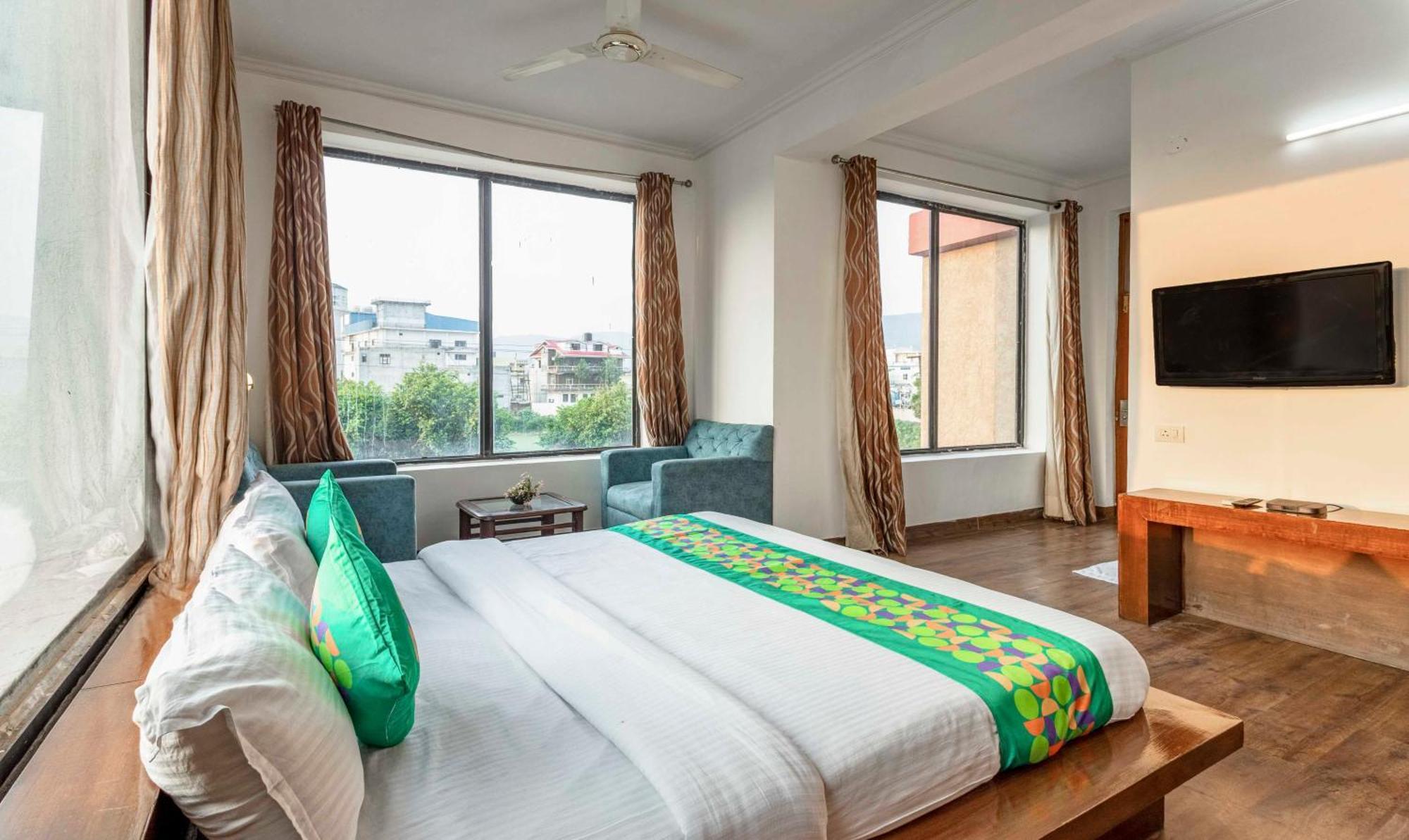 Treebo Maurice Hotel Baddi ภายนอก รูปภาพ